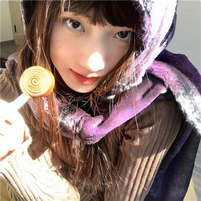 戴金色面具的男子